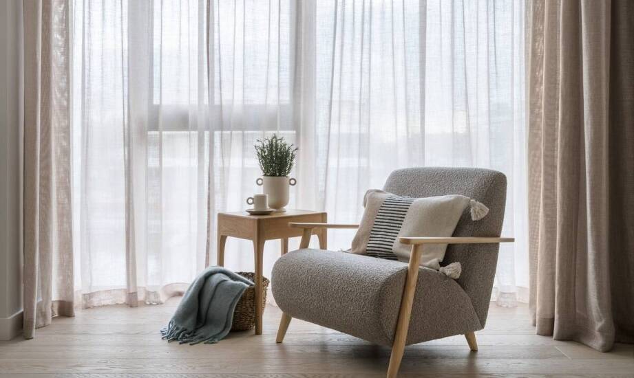 Jak zasłony i rolety mogą wpłynąć na termiczny komfort pomieszczeń?