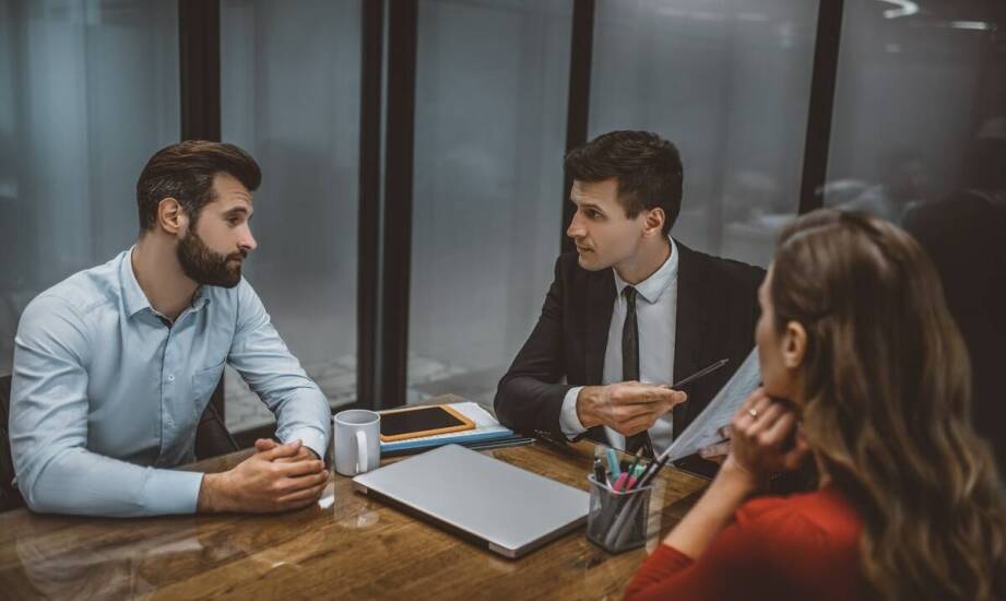 Rola mediacji w rozwiązywaniu sporów między pracownikiem a pracodawcą