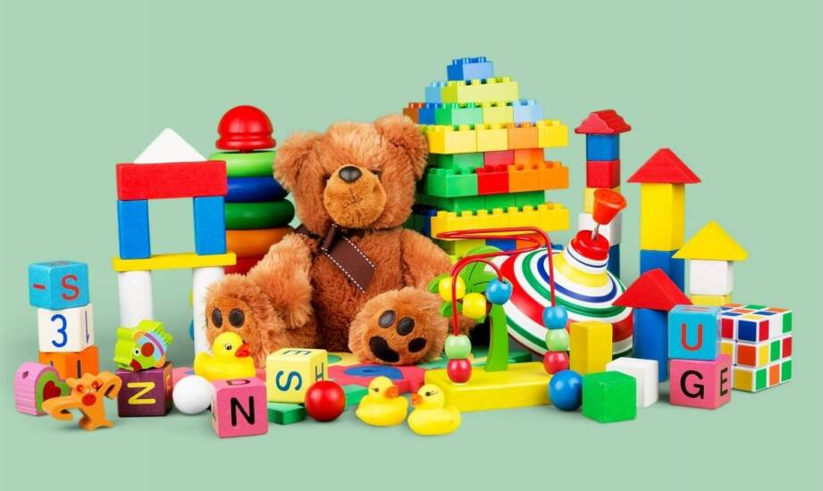 Jak wybrać zabawki wspierające naukę? Przegląd oferty w hurtowni online.