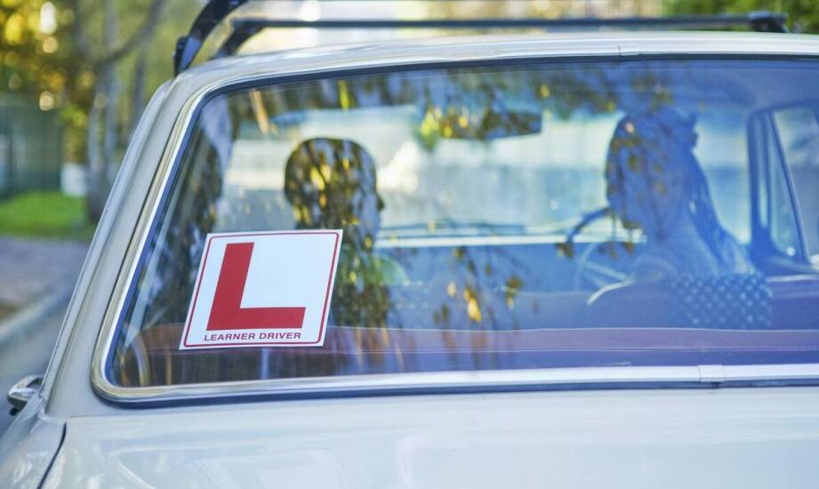Zalety nauki na prawo jazdy z wykorzystaniem lekcji z animacjami i grafiką