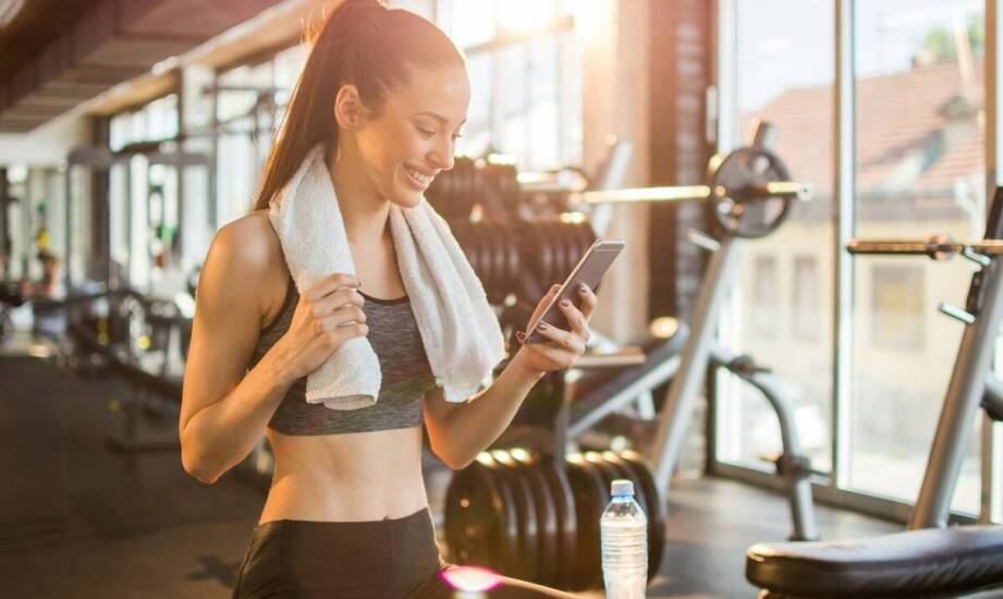 Dlaczego aplikacja do ćwiczeń sprawdzi się podczas wyjazdów służbowych?