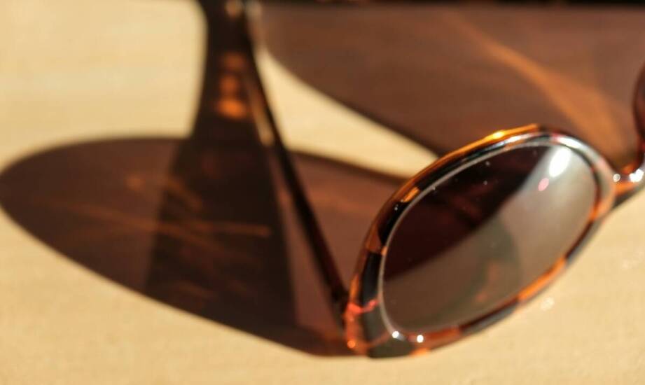 Jakie kolory oprawek dominują w kolekcji męskich okularów przeciwsłonecznych Gucci?