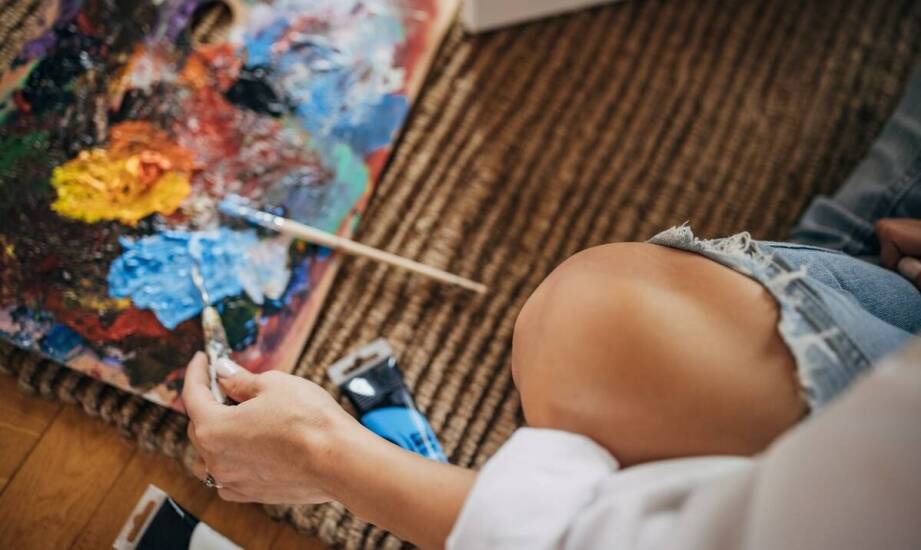 Intuicyjne malowanie i coaching – jak pomagają w rozwoju osobistym u kobiet?