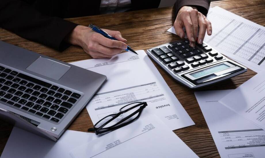 Jakie wyzwania niesie prowadzenie uproszczonej księgowości?