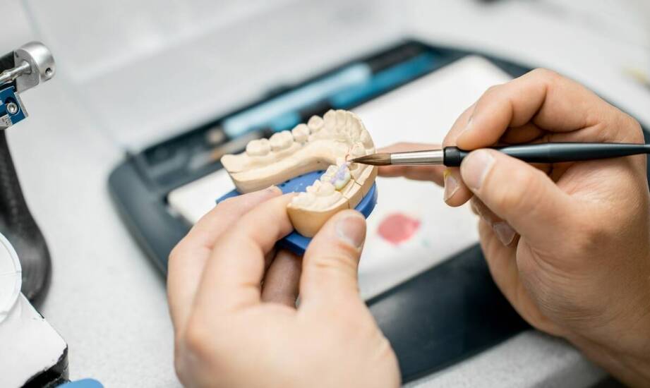 Złożone usługi protetyczne – jak nowoczesna technologia zmienia jakość ich?