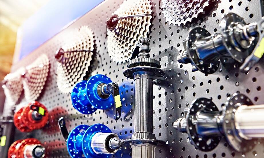 Dlaczego warto odwiedzić hurtownię rowerów w poszukiwaniu zamiennych części?