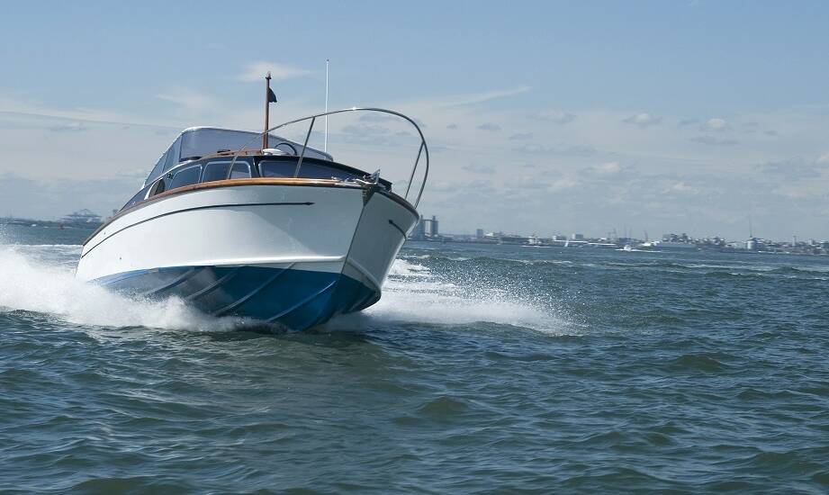 Jakie są koszty utrzymania motorowej łodzi i jak je minimalizować?