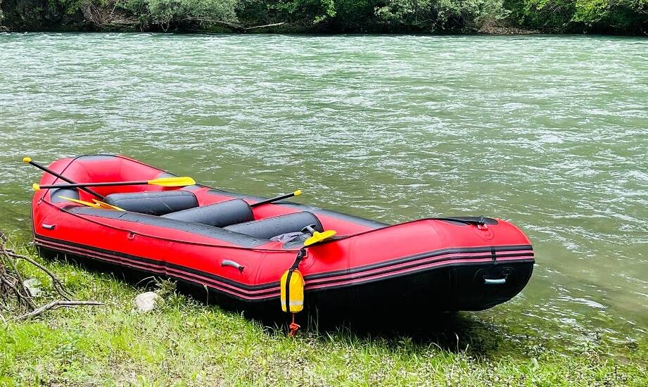 Wybór wiosłowego pontonu - na co zwrócić uwagę przy zakupie?