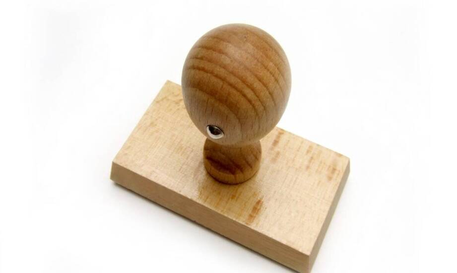 Różnorodność dostępnych wzorów przy grawerowaniu w drewnie