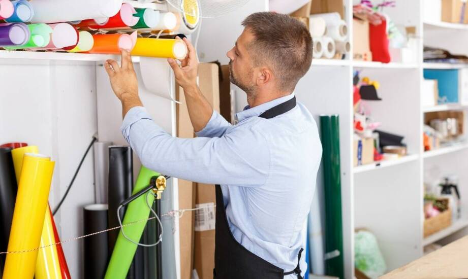 Profesjonalna obsługa klienta w sklepie z pirotechnicznymi artykułami