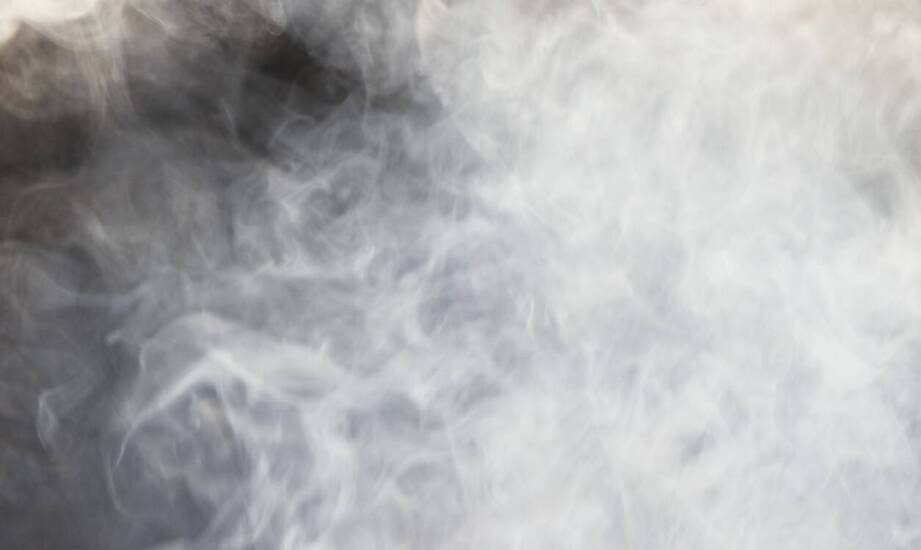 Zastosowanie dymnej świecy w rekonstrukcjach historycznych: efekty i bezpieczeństwo