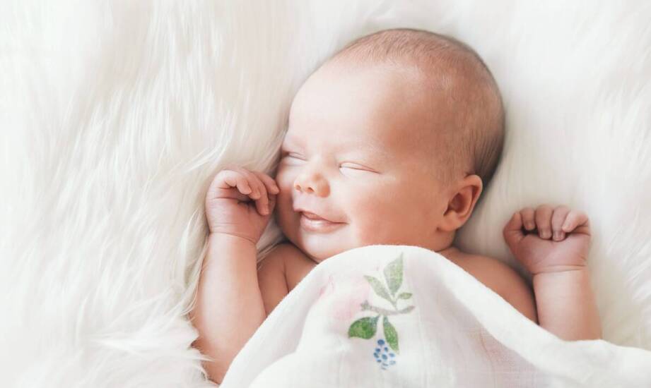 Jakie style dominują w noworodkowej fotografii w Skierniewicach?