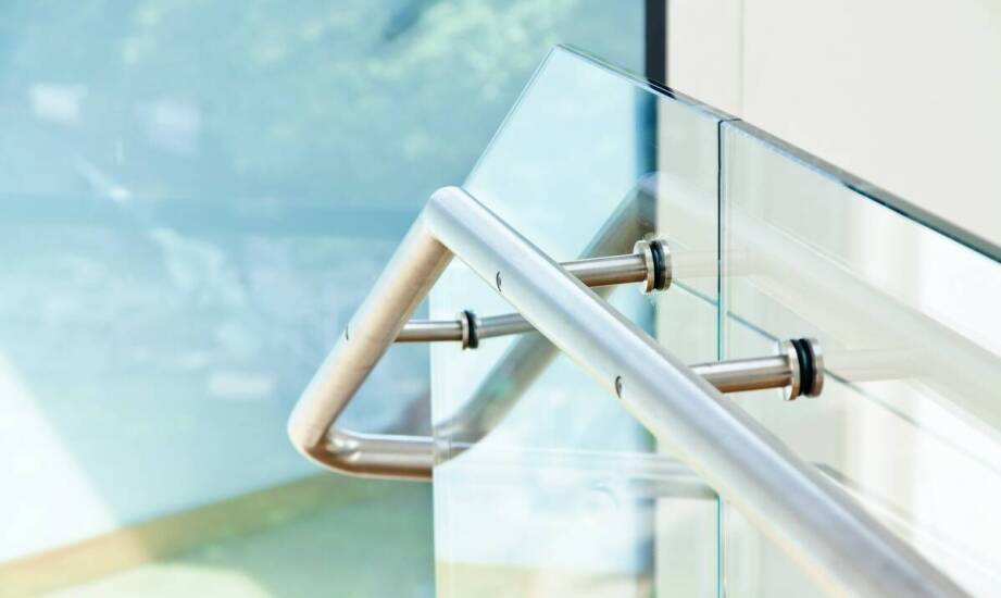 Nierdzewne balustrady jako element ochrony i estetyki tarasu