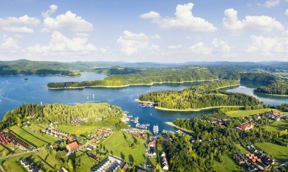 Co sprawia, że w Ustrzykach Dolnych są popularne imprezy firmowe?