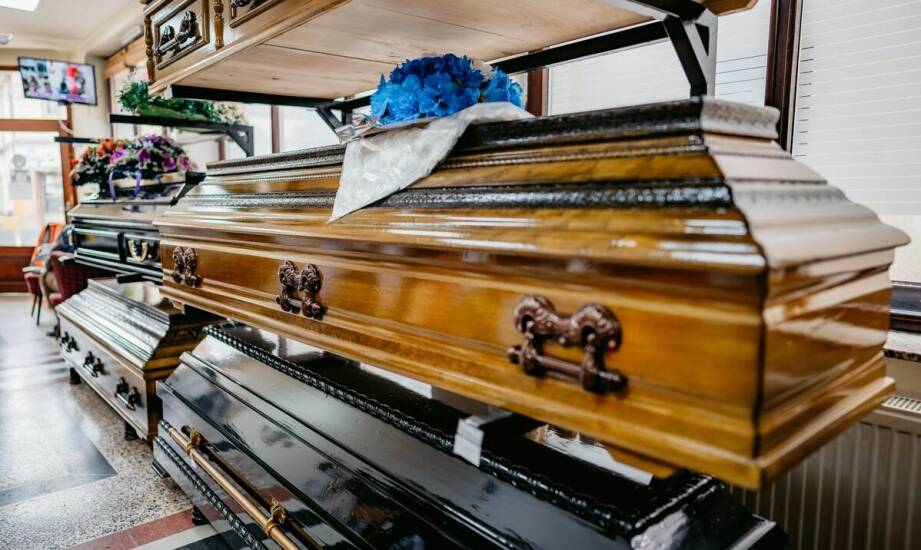 Jakie opcje transportu zwłok oferują pogrzebowe zakłady?