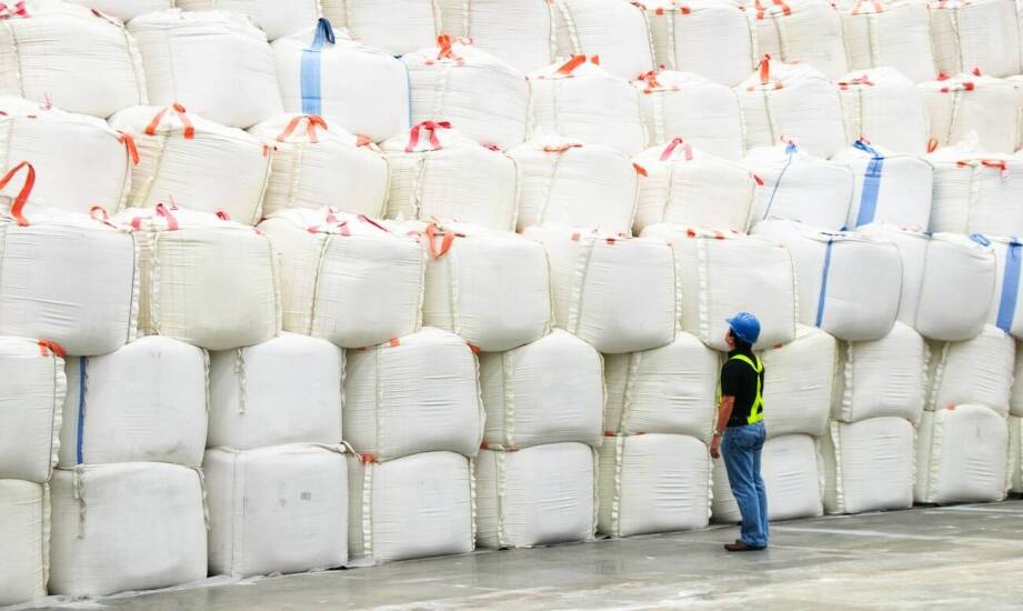 Worki Big Bag z foliowym wkładem: jak zwiększają efektywność magazynowania sypkich materiałów?