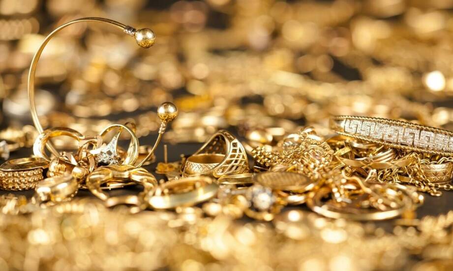 Jakie zalety ma sprzedaż złotych monet w lombardzie online?