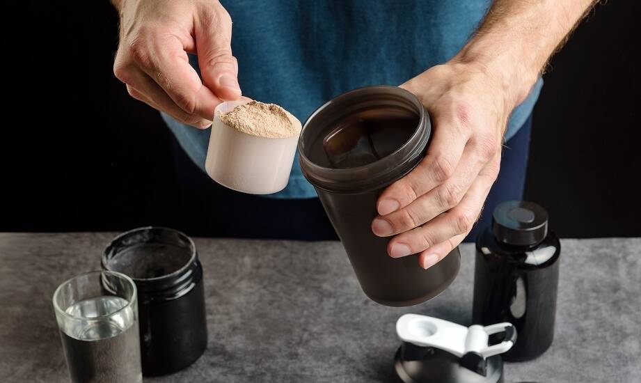 Jakie suplementy z USA warto stosować podczas siłowego treningu?