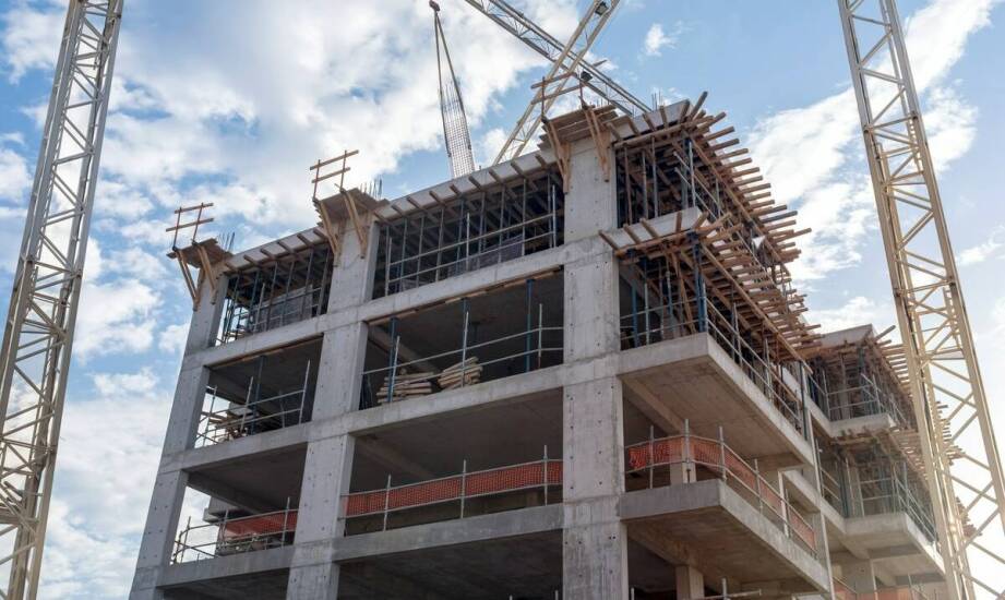 Zastosowanie prefabrykowanych fundamentów pod słupy w miejskim budownictwie