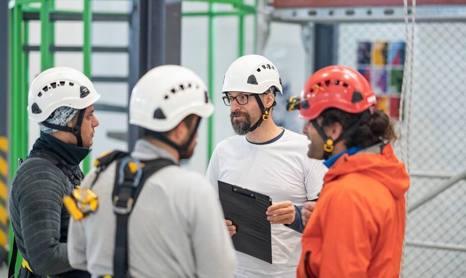 Jakie znaczenie mają okresowe szkolenia BHP w firmach?