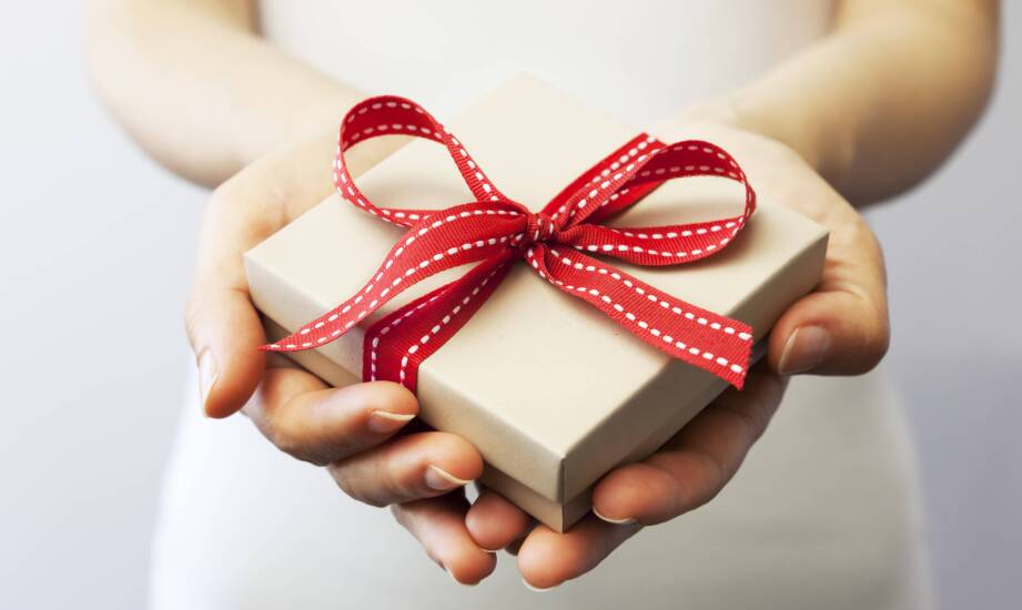 Wie man ein einzigartiges Onboarding-Geschenk vorbereitet, das in Erinnerung bleibt