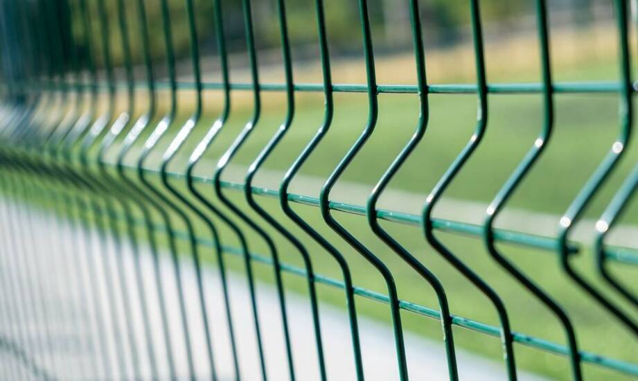 Zäune aus Stahldrahtgeflecht für große Grundstücke