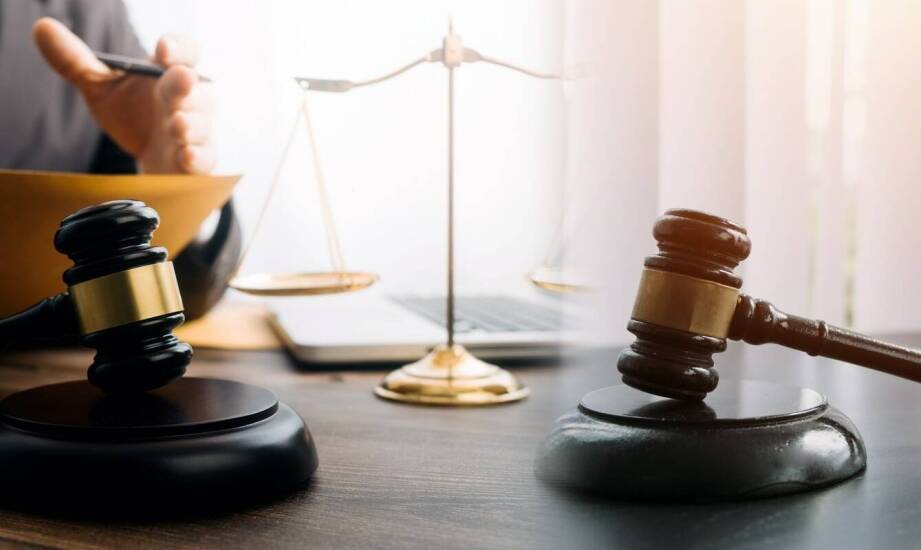 Kancelaria adwokacka a radca prawny – którą formę prawnej pomocy wybrać?