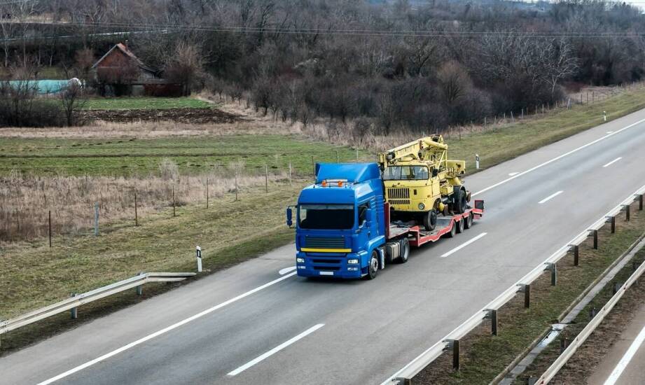 Holowanie ciężkich pojazdów: jakie możliwości oferuje tania pomoc drogowa?