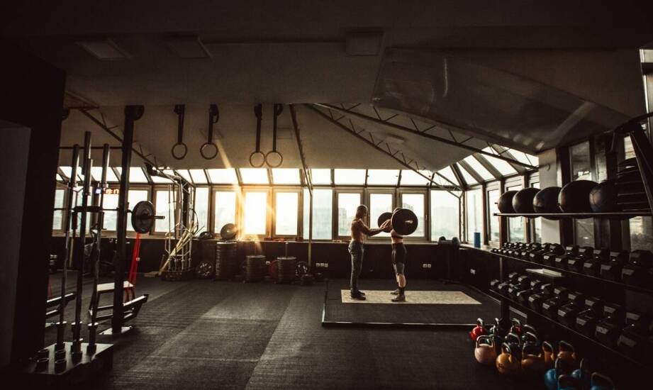 Jakie nowoczesne kluby fitness oferują strefy treningowe?