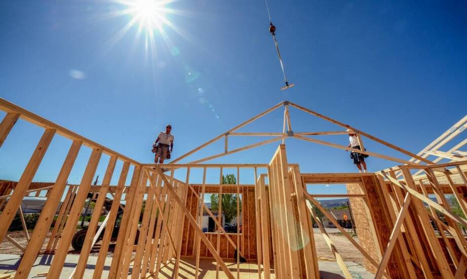 Budowa drewnianych domów – od projektu po montaż