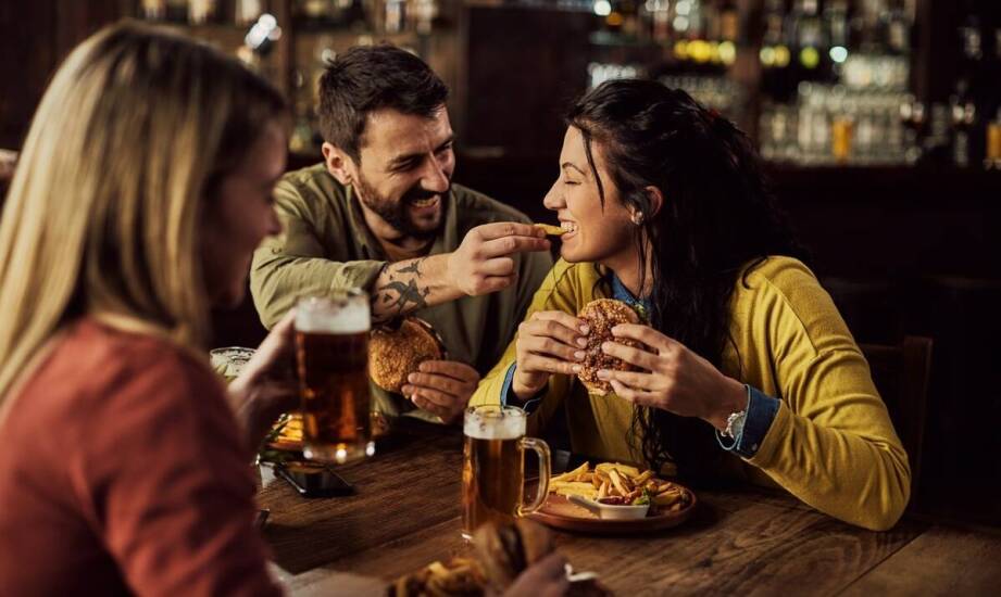 Zaawansowane audiowizualne rozwiązania a efektywność obsługi klienta w restauracjach