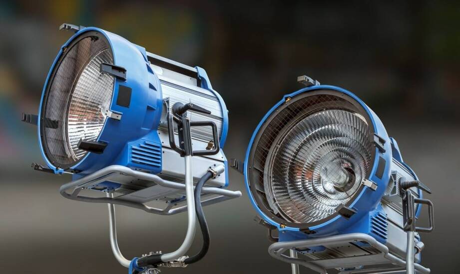 Lampa blue spot – idealne rozwiązanie do oświetlenia w magazynach