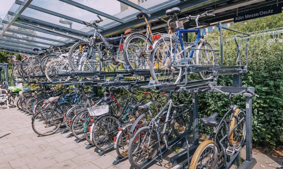 Wieszaki na rower – jakie modele polecamy dla rodzin z dziećmi?