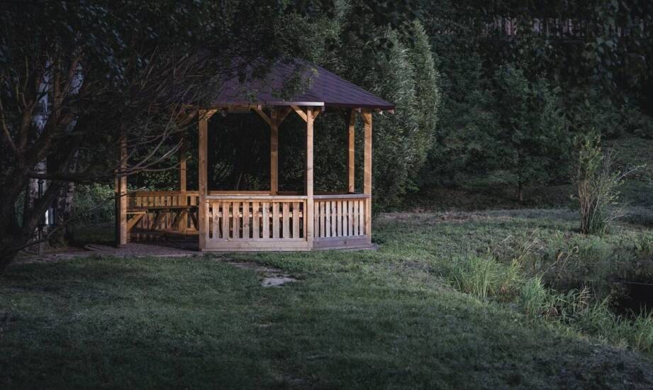 Czym charakteryzują się drewniane domki letniskowe?