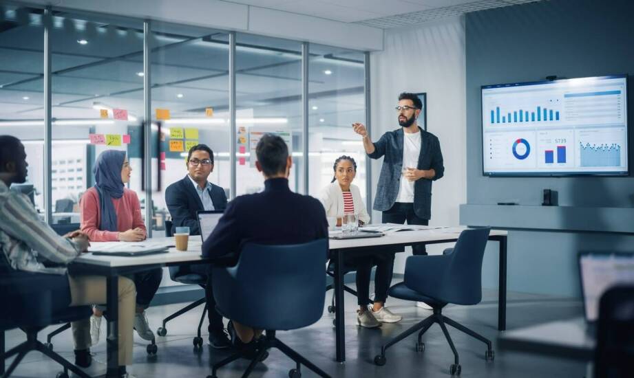 Jak szkolenie personelu do obsługi systemów teletechnicznych podnosi standard hoteli?