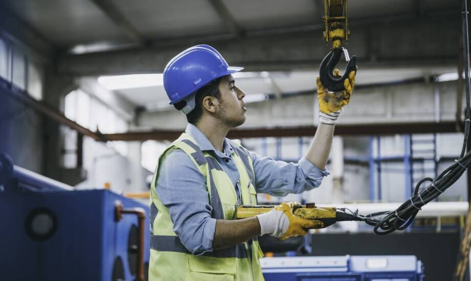 Jak serwis przemysłowych maszyn poprawia ich wydajność?