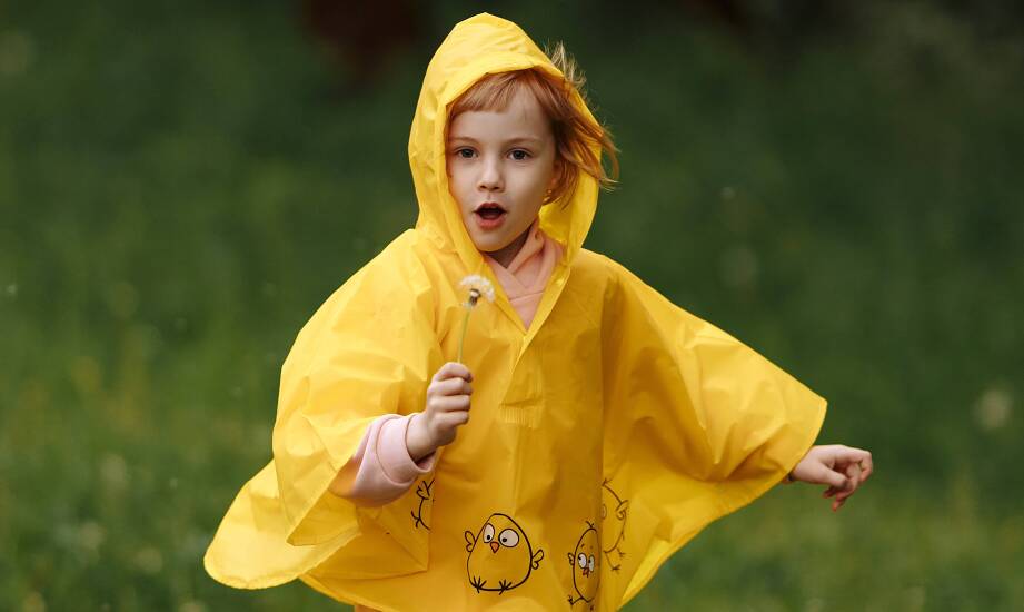 Jakie dodatki do dziecięcego poncha zwiększają jego funkcjonalność?