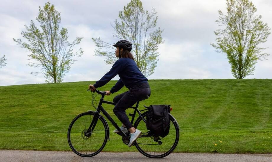 Elektryczny rower a fitness – jak połączyć przyjemne z pożytecznym?