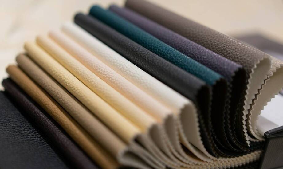 Jakie wzory tkanin dominują w tapicerowanych meblach?