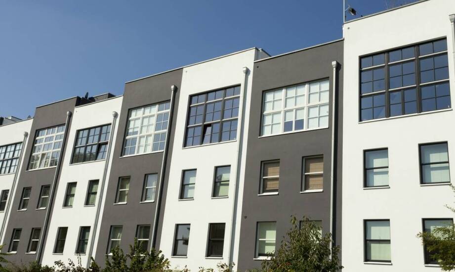 Zastosowanie ogniochronnych farb w budownictwie mieszkalnym – kluczowe aspekty