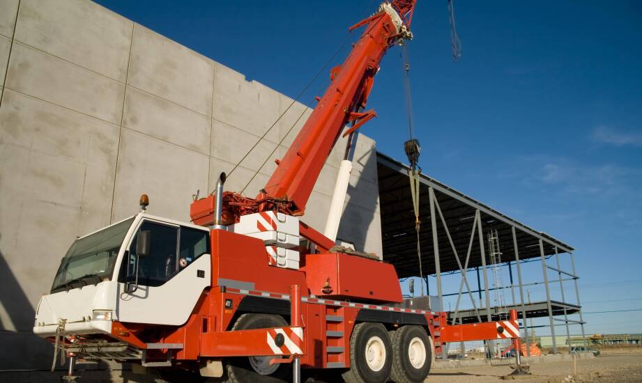 Wykorzystanie samochodowych żurawi w projektach infrastrukturalnych