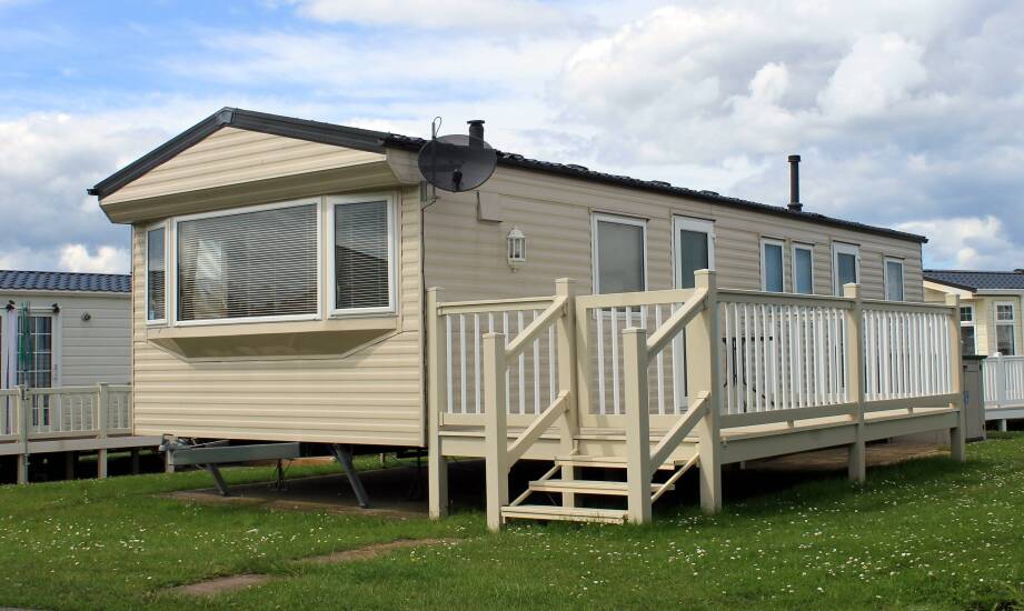 Korzyści z posiadania całorocznej przyczepy holenderskiej na działce rekreacyjnej