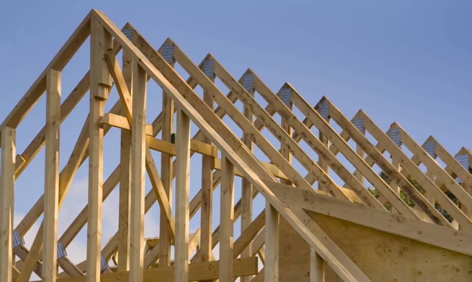 Elastyczność projektowa dzięki stosowaniu prefabrykowanych wiązarów.