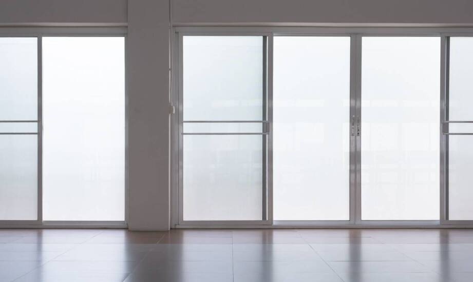 Glastüren – welche Vorteile bietet ihre Installation in Einfamilienhäusern?