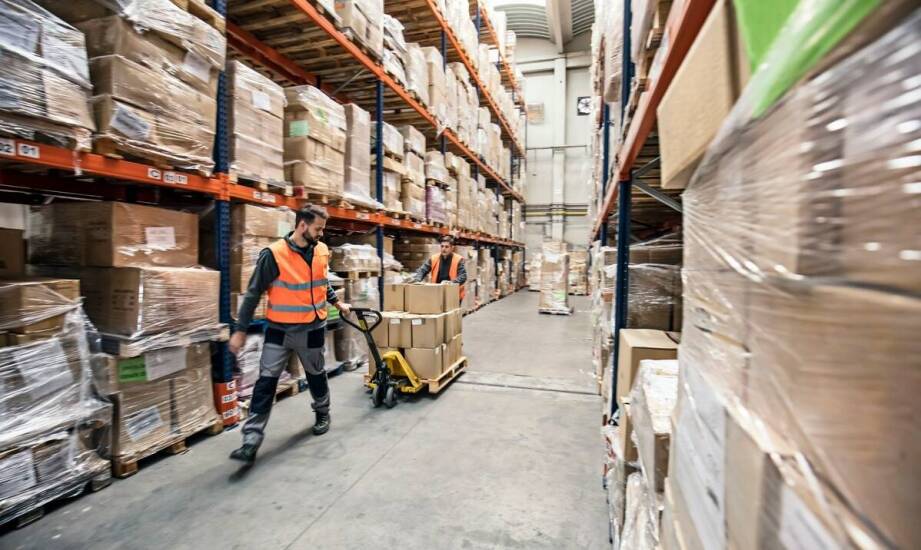 Jak przeładunek towarów wpływa na operacyjną elastyczność w e-commerce