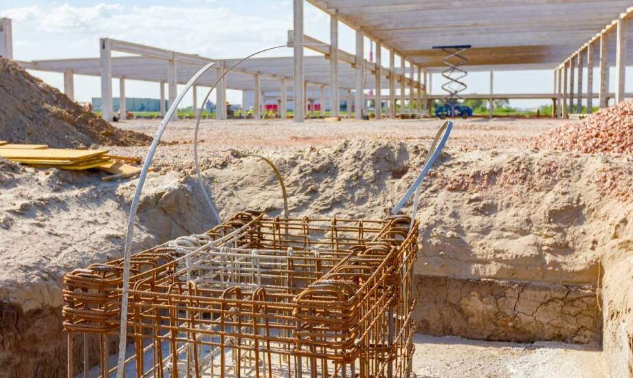 Giętarka do zbrojeniowych prętów a bezpieczeństwo pracy: kluczowe zasady