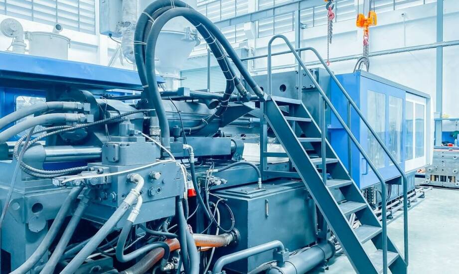 Jak technologie wtryskowego formowania zmieniają rynek opakowań z tworzyw sztucznych?