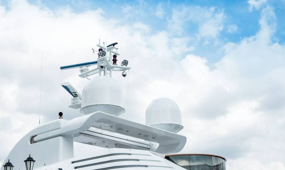 Integracja locji z systemami monitoringu jachtów – zalety i wyzwania