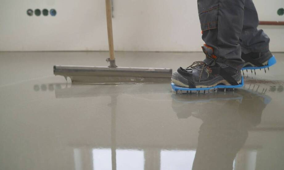 Skuteczne metody zabezpieczania naprawionej betonowej posadzki przed wilgocią