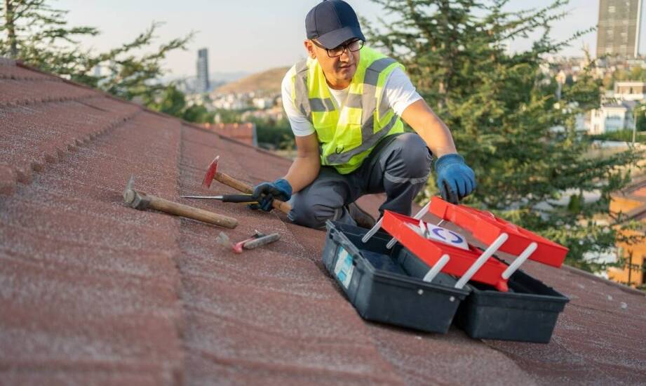 Wybór narzędzi do naprawy i konserwacji pokryć dachowych
